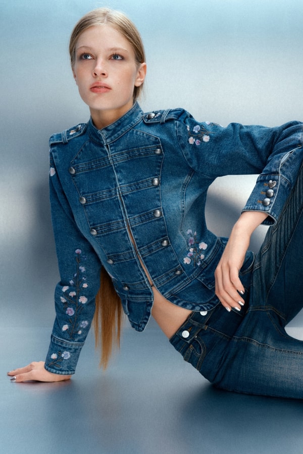 Vivian Jenna Wilson, desigual, campaigns, fashion, clothes, model, napoleon jacket, robots