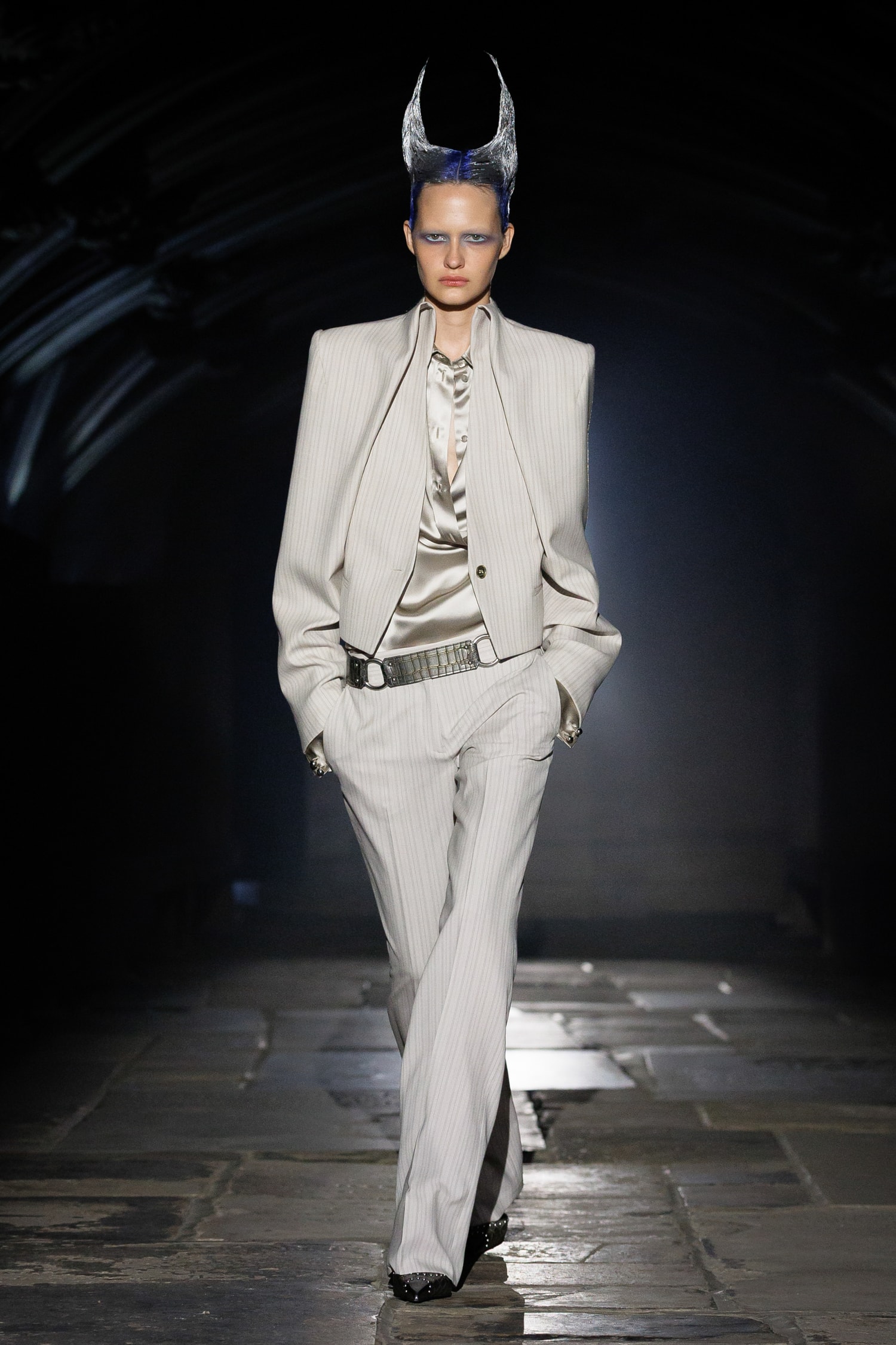 McQueen, SS27, London Fashion Week, Runways, Emilia Clarke, Alexa Chung, Salma Hayek 