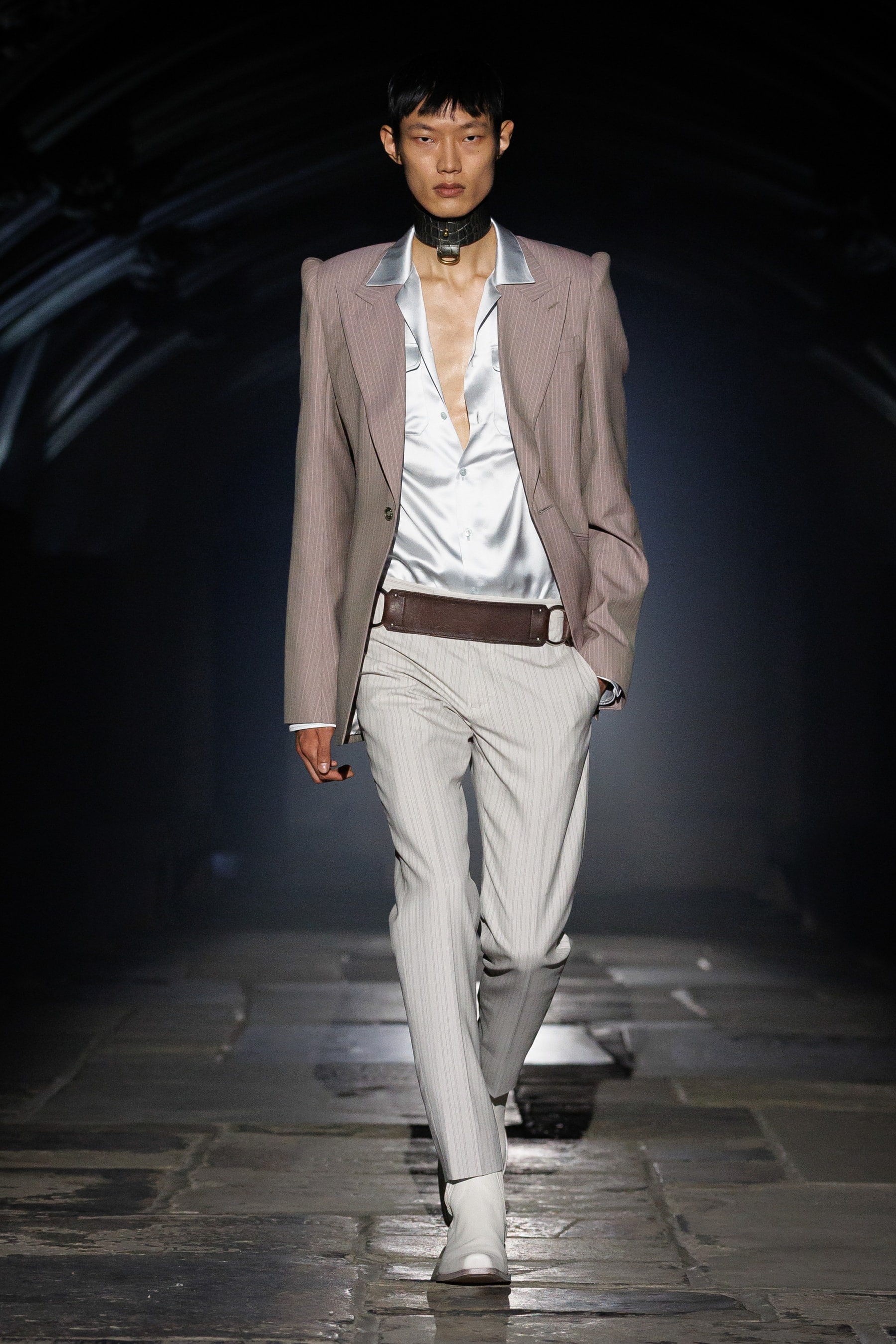 McQueen, SS27, London Fashion Week, Runways, Emilia Clarke, Alexa Chung, Salma Hayek 