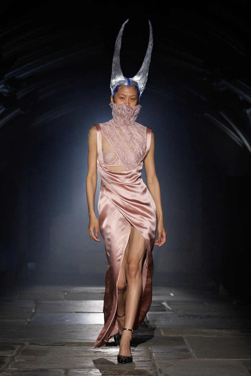 McQueen, SS27, London Fashion Week, Runways, Emilia Clarke, Alexa Chung, Salma Hayek 