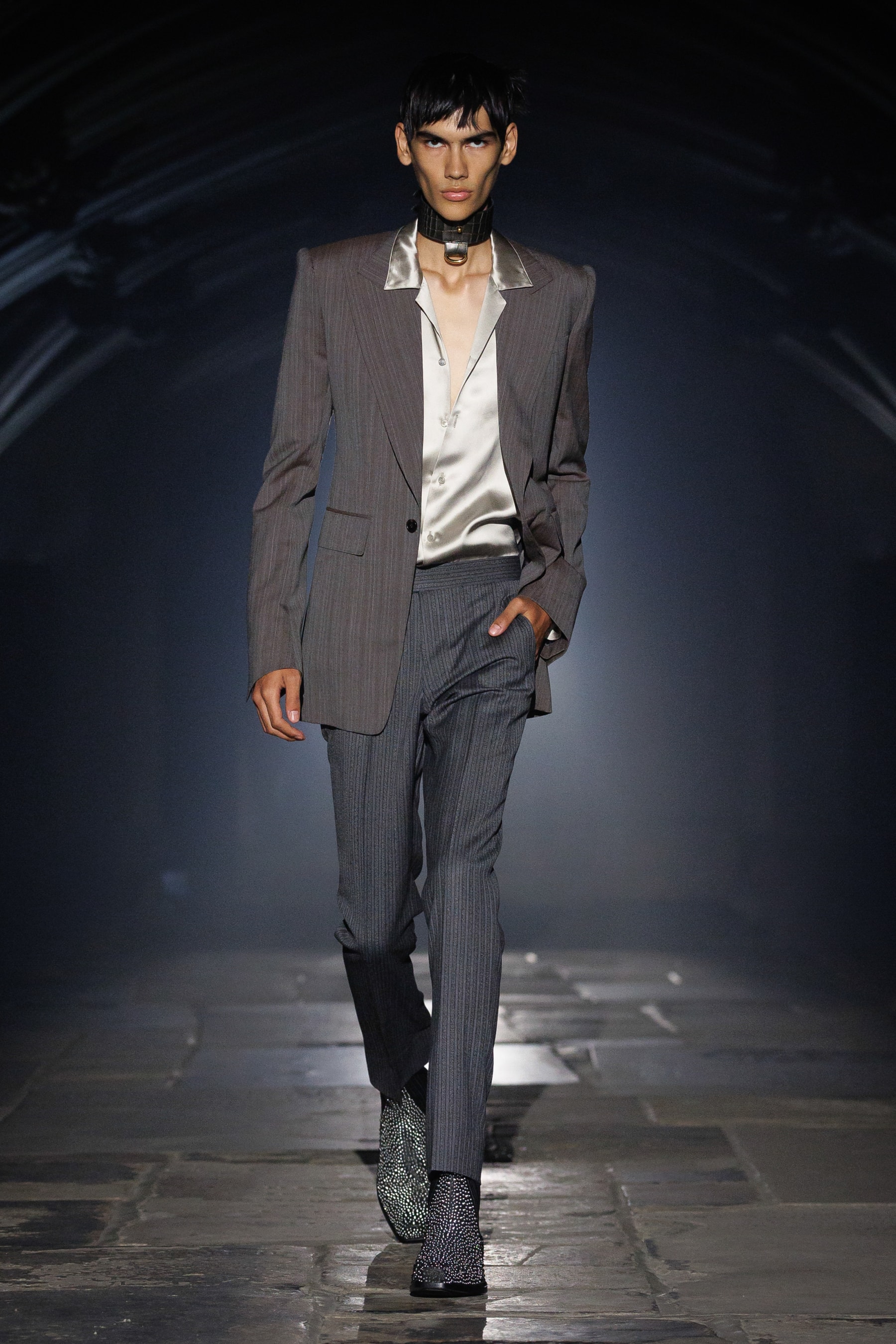 McQueen, SS27, London Fashion Week, Runways, Emilia Clarke, Alexa Chung, Salma Hayek 