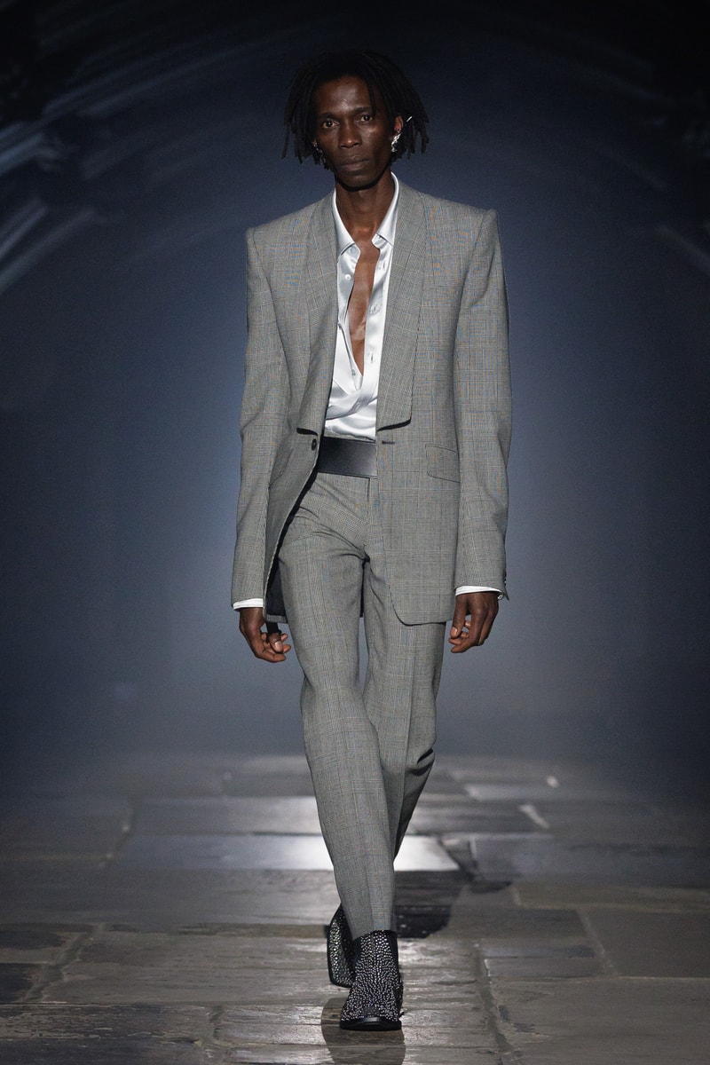 McQueen, SS27, London Fashion Week, Runways, Emilia Clarke, Alexa Chung, Salma Hayek 