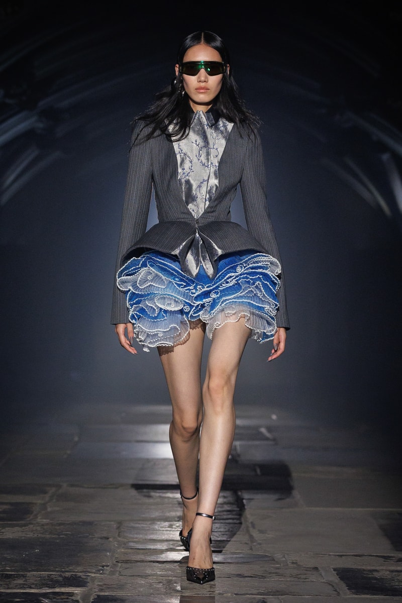 McQueen, SS27, London Fashion Week, Runways, Emilia Clarke, Alexa Chung, Salma Hayek 