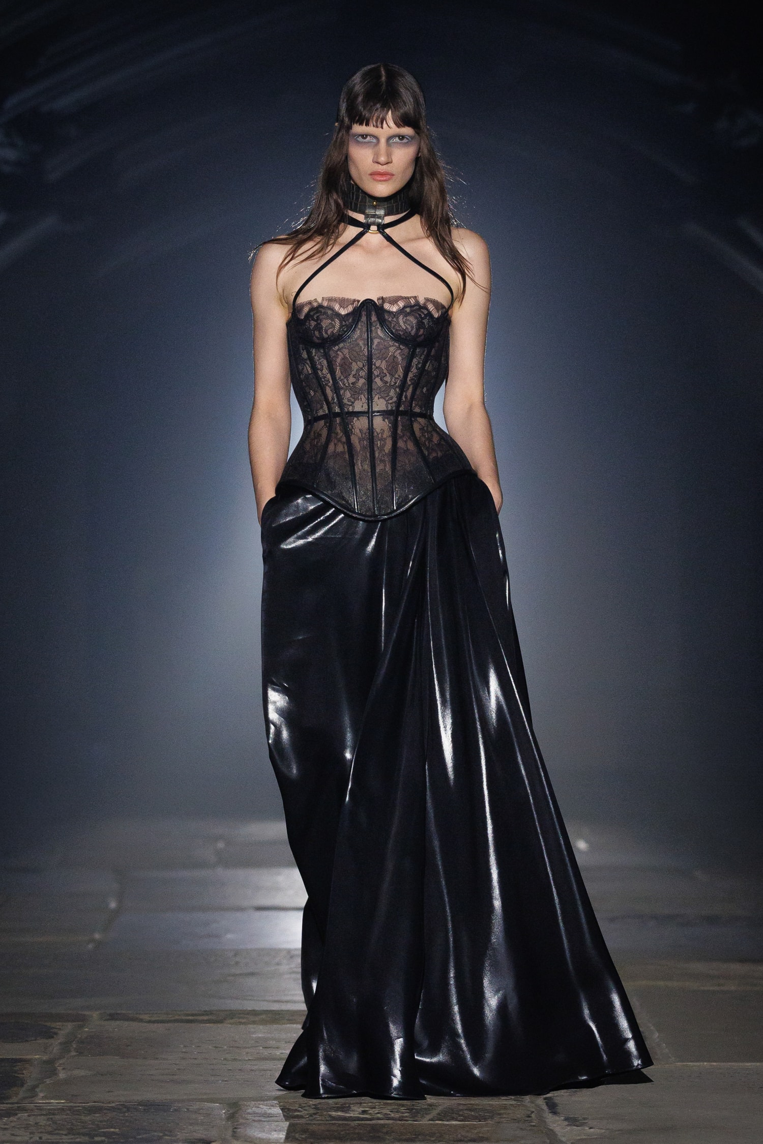 McQueen, SS27, London Fashion Week, Runways, Emilia Clarke, Alexa Chung, Salma Hayek 