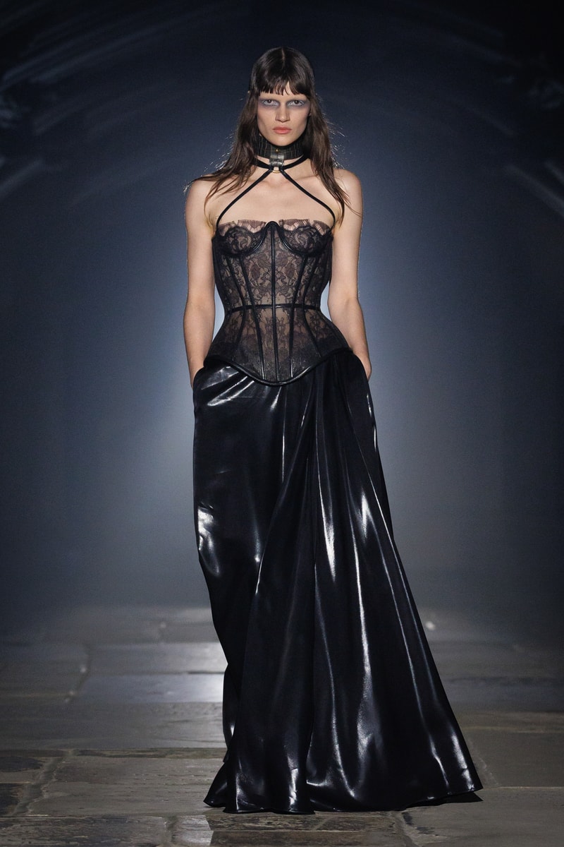 McQueen, SS27, London Fashion Week, Runways, Emilia Clarke, Alexa Chung, Salma Hayek 