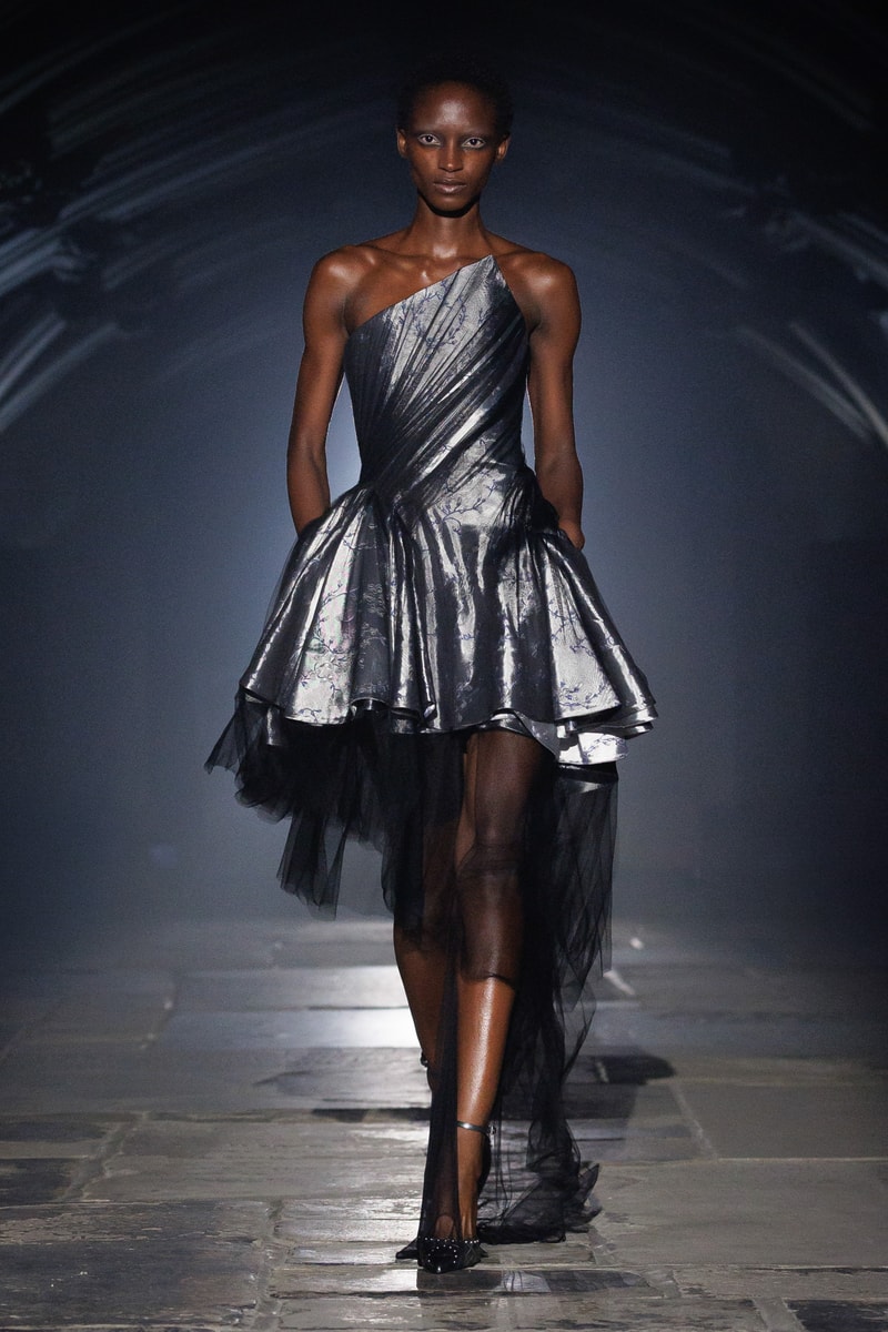 McQueen, SS27, London Fashion Week, Runways, Emilia Clarke, Alexa Chung, Salma Hayek 