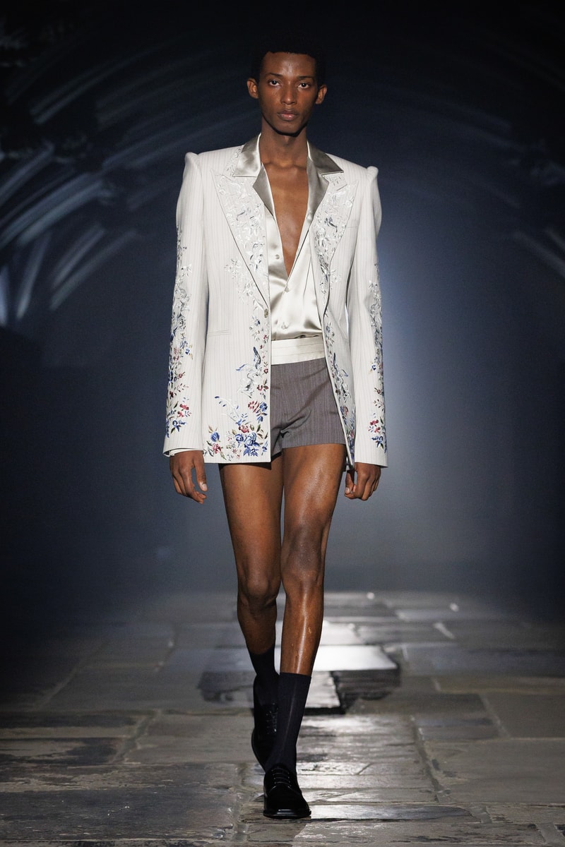 McQueen, SS27, London Fashion Week, Runways, Emilia Clarke, Alexa Chung, Salma Hayek 