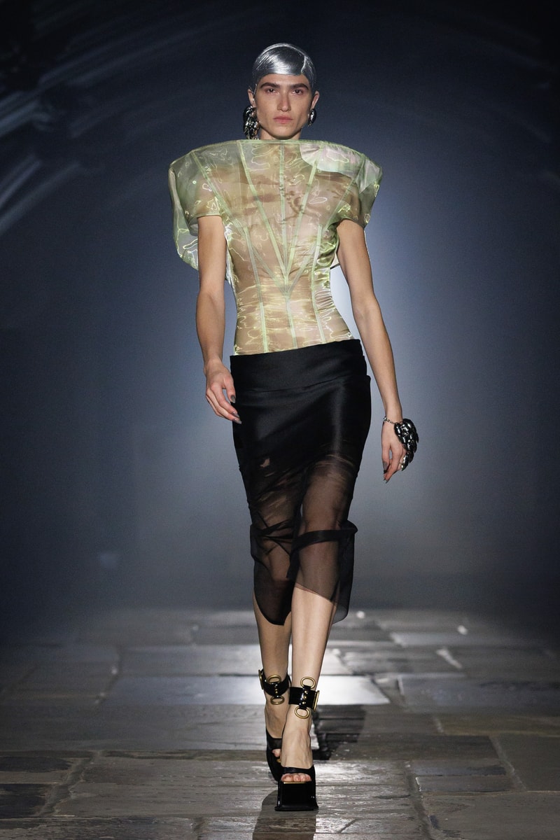 McQueen, SS27, London Fashion Week, Runways, Emilia Clarke, Alexa Chung, Salma Hayek 