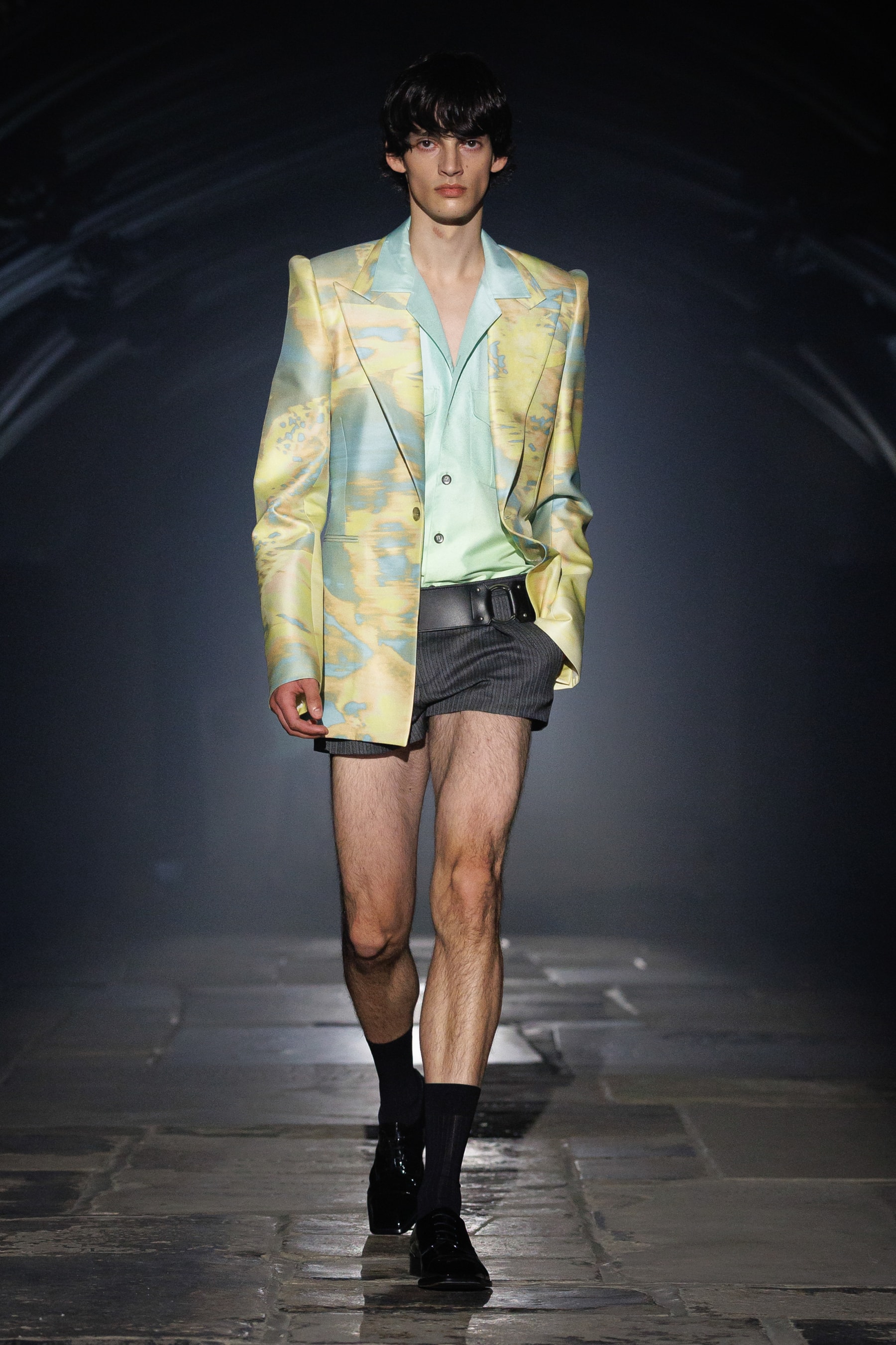 McQueen, SS27, London Fashion Week, Runways, Emilia Clarke, Alexa Chung, Salma Hayek 