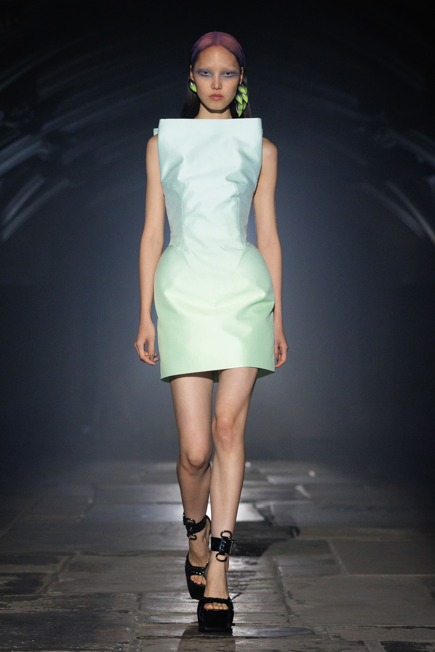 McQueen, SS27, London Fashion Week, Runways, Emilia Clarke, Alexa Chung, Salma Hayek 