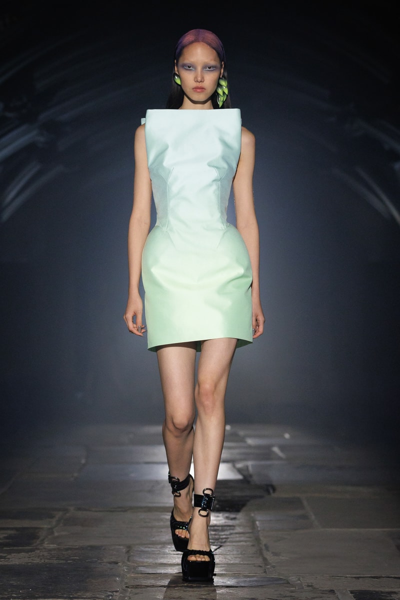 McQueen, SS27, London Fashion Week, Runways, Emilia Clarke, Alexa Chung, Salma Hayek 