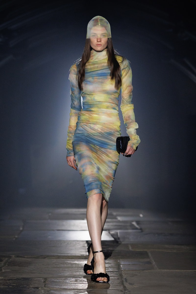 McQueen, SS27, London Fashion Week, Runways, Emilia Clarke, Alexa Chung, Salma Hayek 