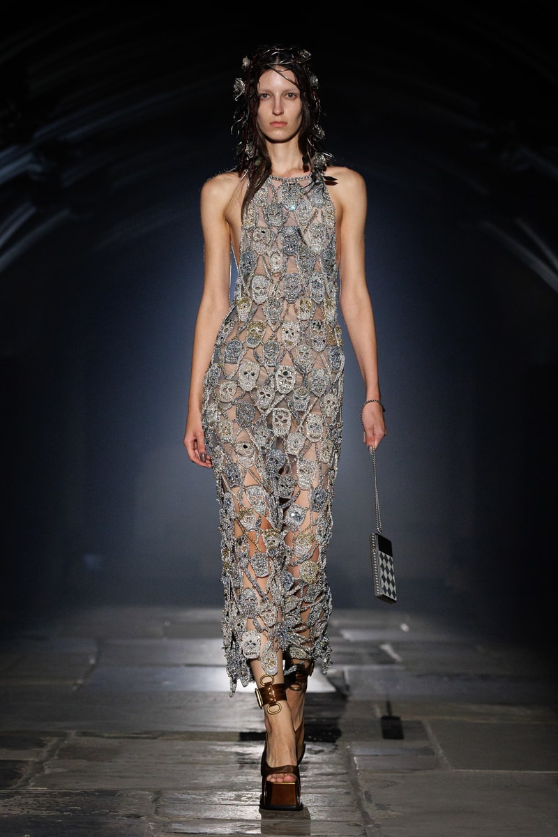 McQueen, SS27, London Fashion Week, Runways, Emilia Clarke, Alexa Chung, Salma Hayek 