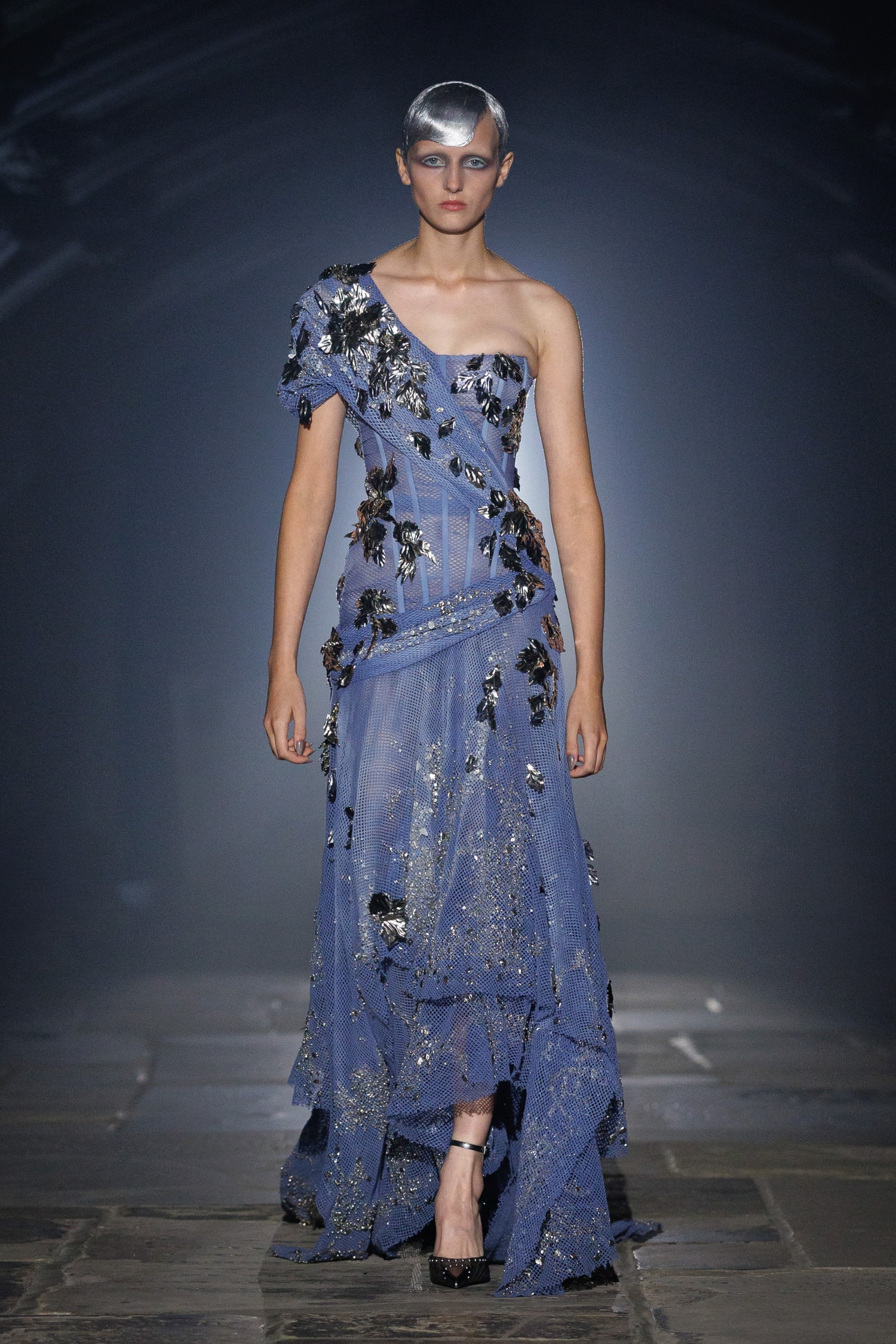 McQueen, SS27, London Fashion Week, Runways, Emilia Clarke, Alexa Chung, Salma Hayek 