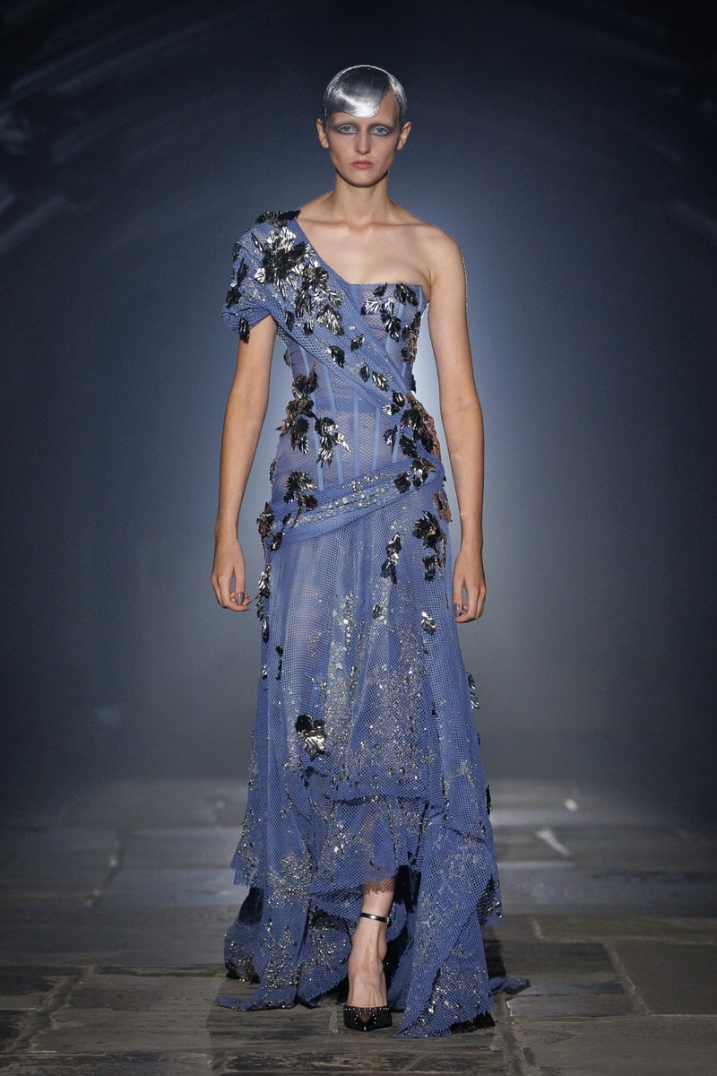 McQueen, SS27, London Fashion Week, Runways, Emilia Clarke, Alexa Chung, Salma Hayek 