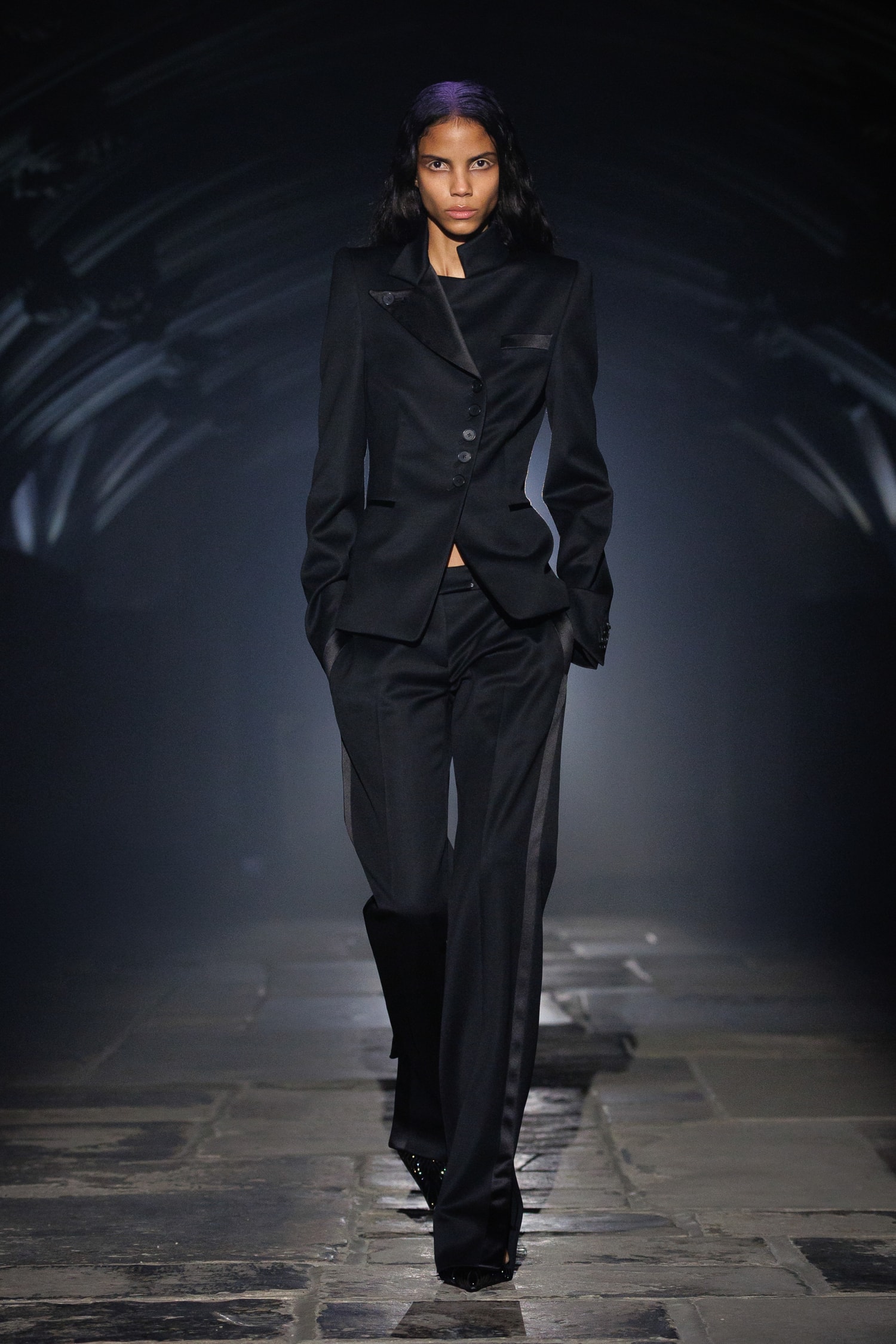 McQueen, SS27, London Fashion Week, Runways, Emilia Clarke, Alexa Chung, Salma Hayek 