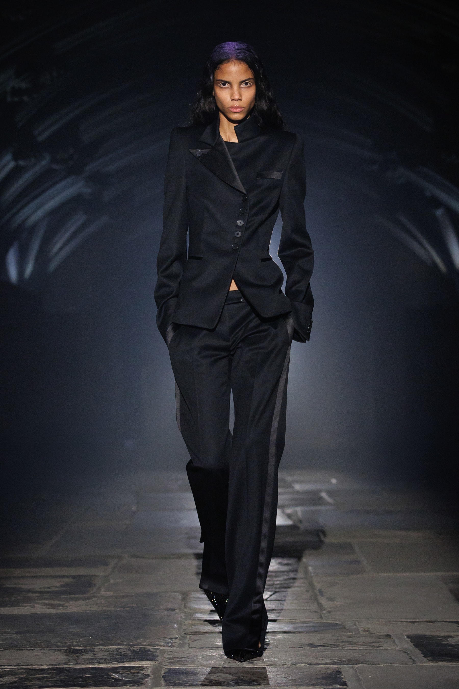 McQueen, SS27, London Fashion Week, Runways, Emilia Clarke, Alexa Chung, Salma Hayek 