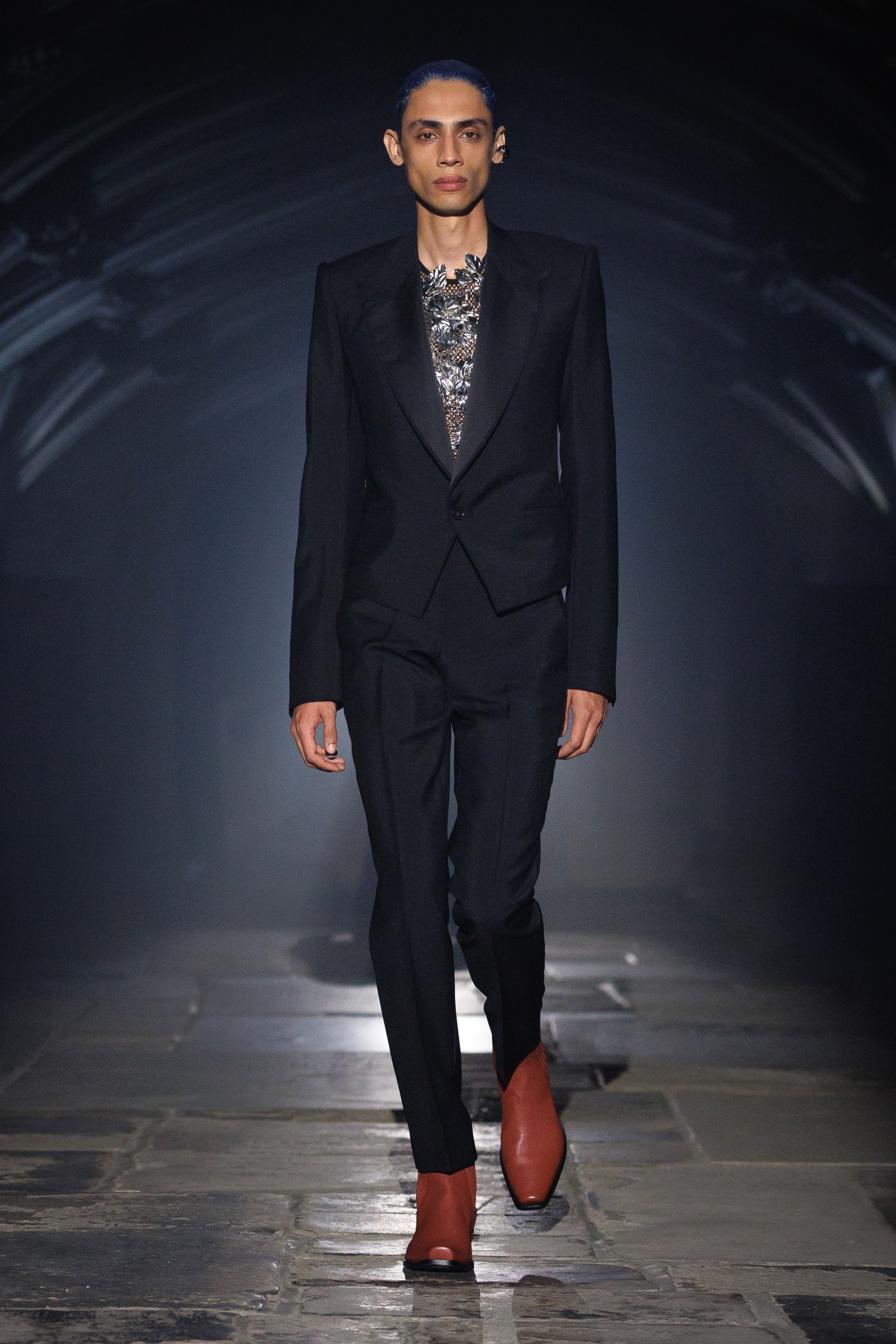 McQueen, SS27, London Fashion Week, Runways, Emilia Clarke, Alexa Chung, Salma Hayek 