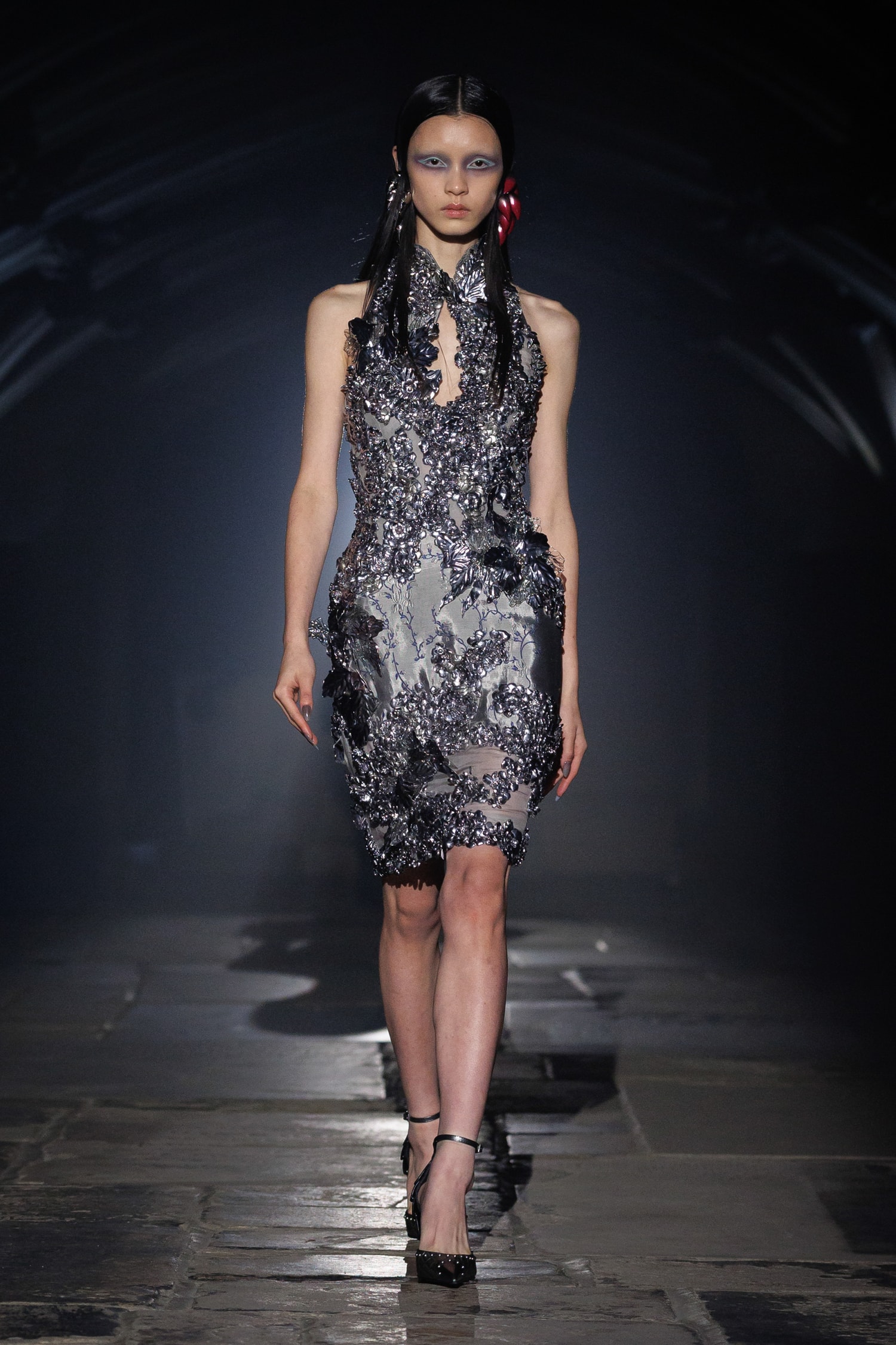 McQueen, SS27, London Fashion Week, Runways, Emilia Clarke, Alexa Chung, Salma Hayek 
