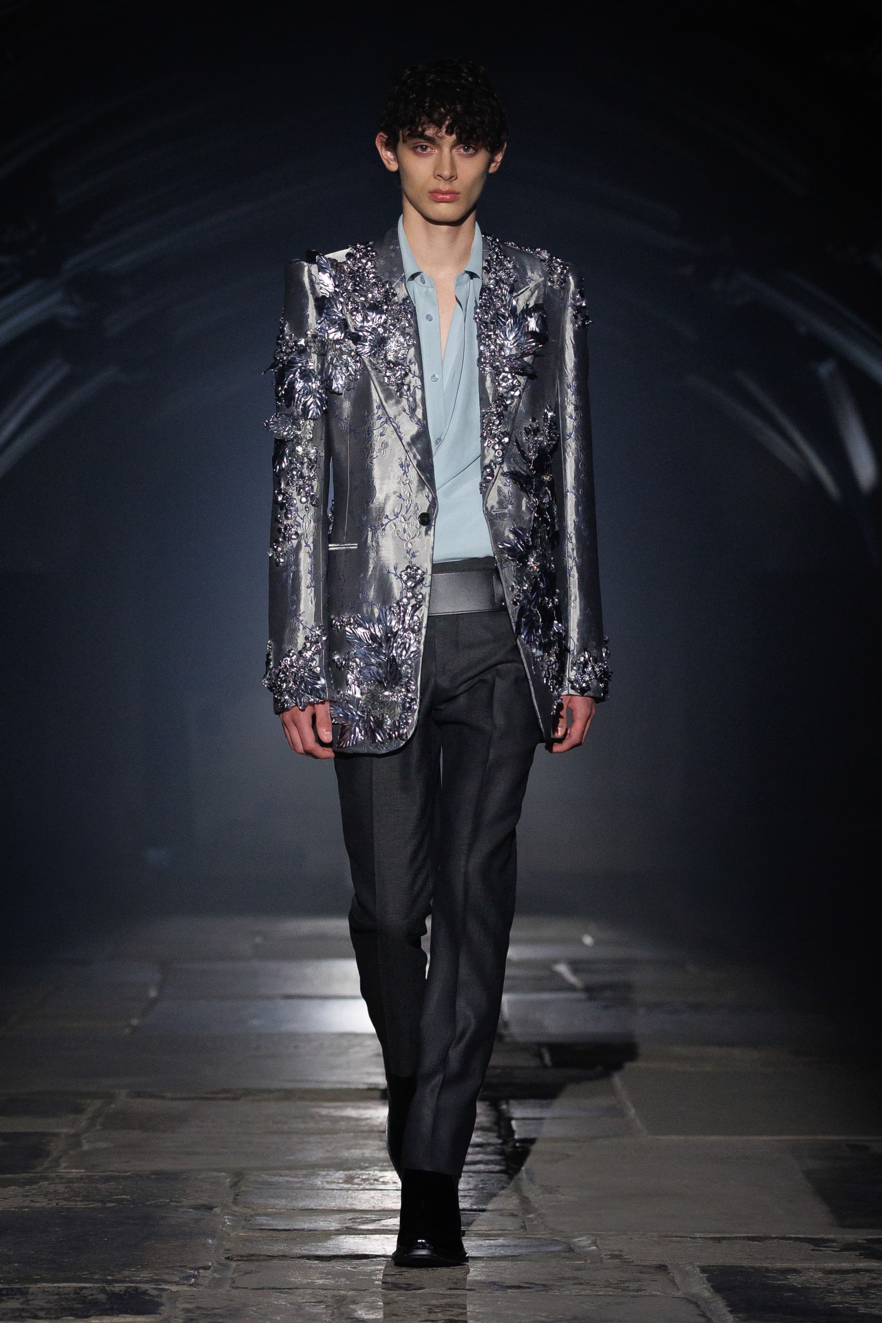 McQueen, SS27, London Fashion Week, Runways, Emilia Clarke, Alexa Chung, Salma Hayek 