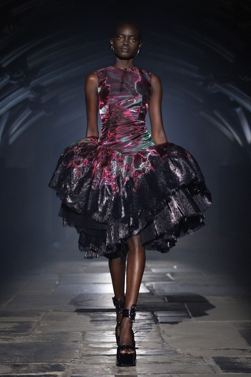 McQueen, SS27, London Fashion Week, Runways, Emilia Clarke, Alexa Chung, Salma Hayek 