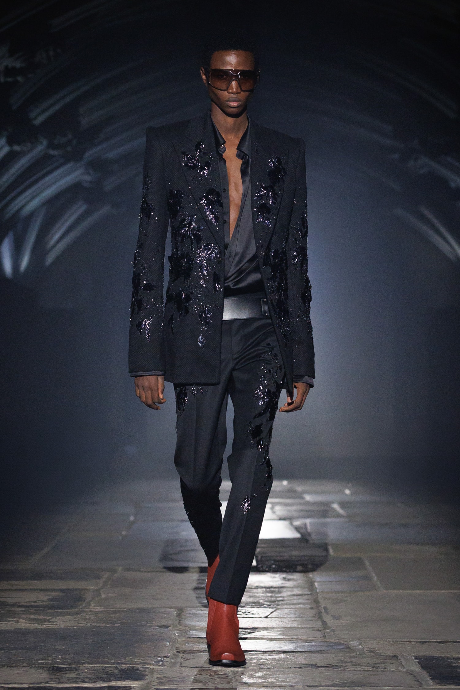 McQueen, SS27, London Fashion Week, Runways, Emilia Clarke, Alexa Chung, Salma Hayek 