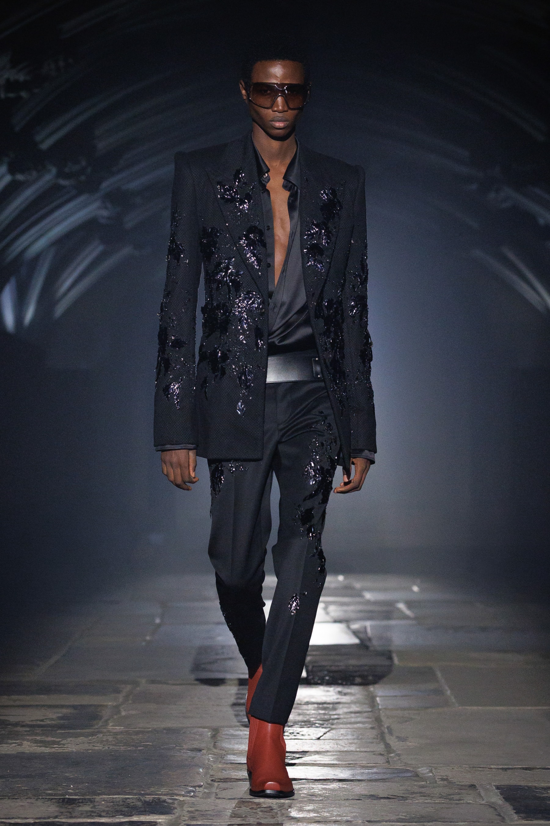 McQueen, SS27, London Fashion Week, Runways, Emilia Clarke, Alexa Chung, Salma Hayek 