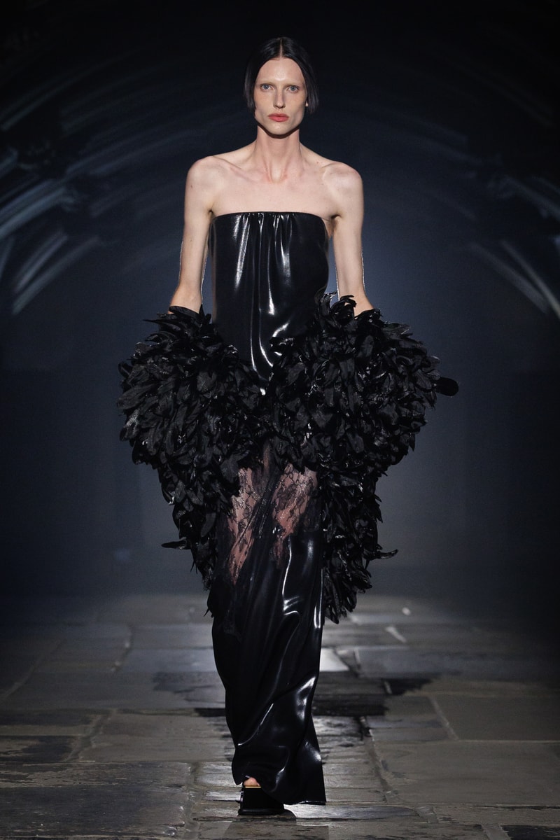 McQueen, SS27, London Fashion Week, Runways, Emilia Clarke, Alexa Chung, Salma Hayek 
