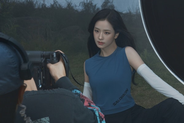 jisoo, salomon, sneakers, trainers, footwear, shoes, campaigns, fashion, Korea