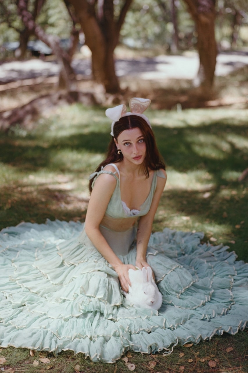 Emma Chamberlain, coffee, pinterest, collaborations, picnic, girl, outside