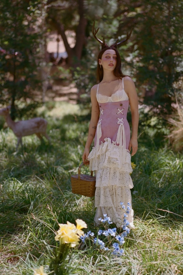 Emma Chamberlain, coffee, pinterest, collaborations, picnic, girl, outside