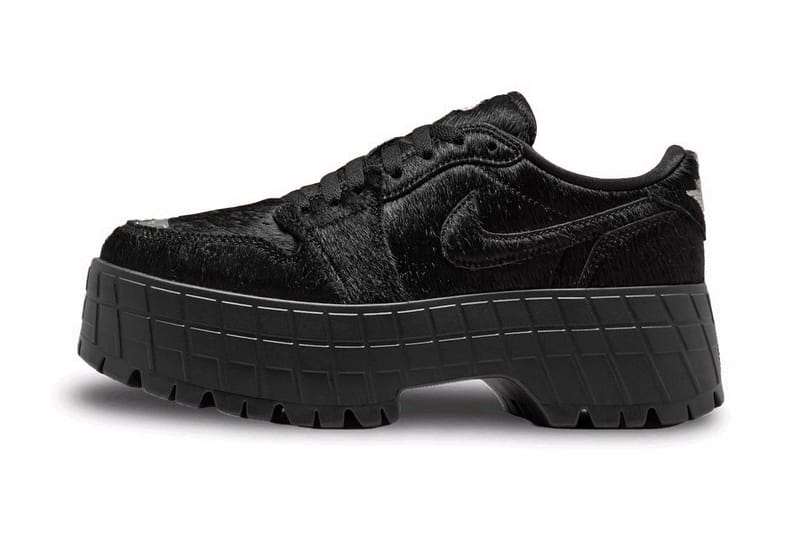 Air Jordan 1 Brooklyn Low Surge em Pelo "Black Pony" Estiloso