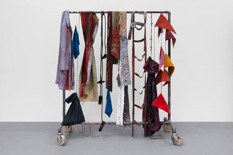 Meditações Materiais de Jo Dennis em 'A Glass of Absinthe'