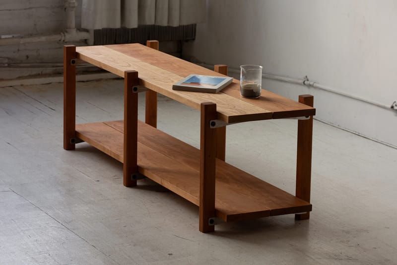 Lichen Apresenta seu Console de 2 Níveis em Nova Configuração de Madeira de Cerejeira