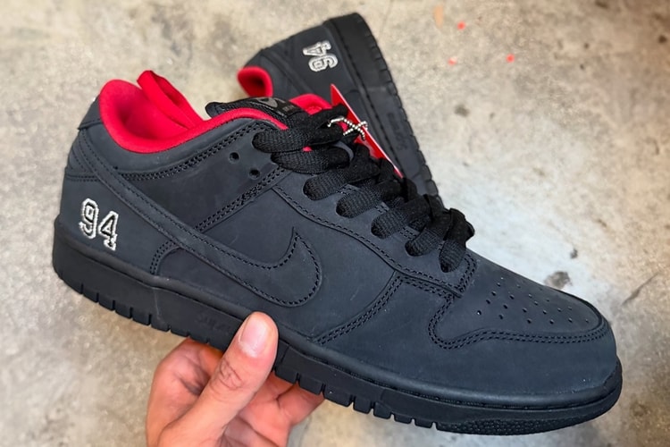Visualize o Supreme x Nike SB Dunk Low "Black" nos Pés