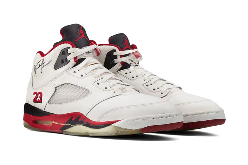 Primeiro Vislumbre do Air Jordan 5 "Fire Red" deste Ano