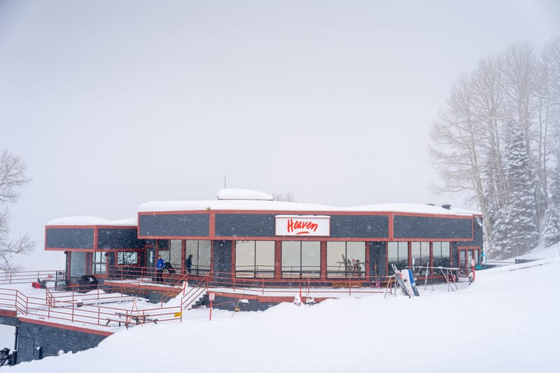 A instalação 'Heaven' de Alex Israel é só para os apaixonados pelas pistas