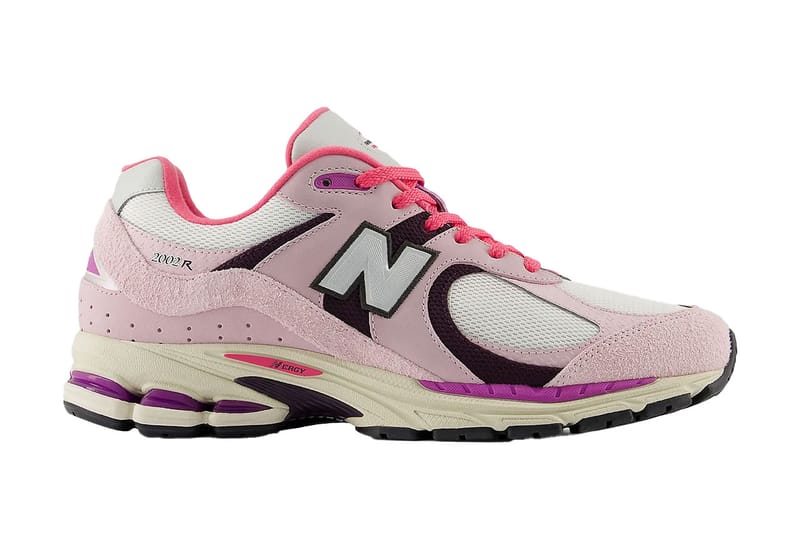 O  New Balance   2002R  surge com tons vibrantes de  Passion Fruit / Dragon Berry