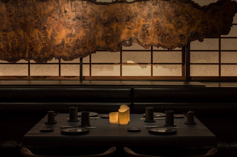 Saint Laurent Mergulha na Experiência Gastronômica com Sushi Park Paris