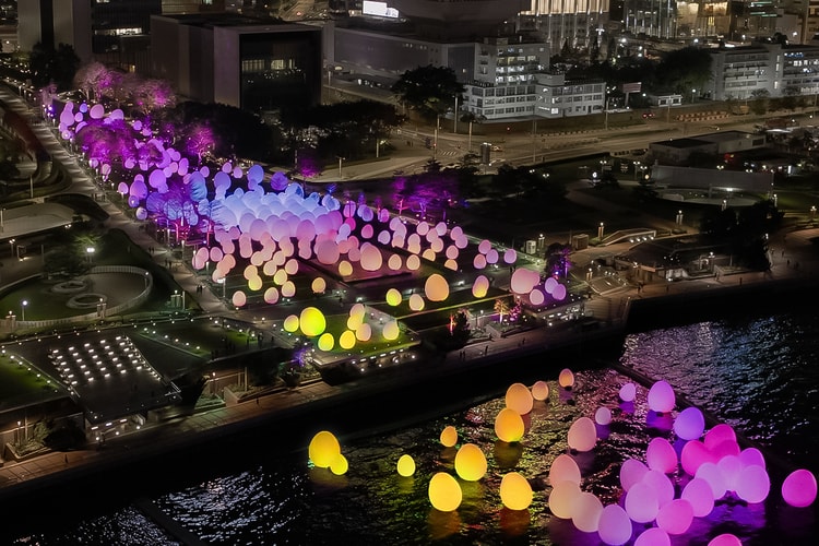 Instalação da teamLab com Centenas de Ovoides Interativos no Tamar Park, Hong Kong