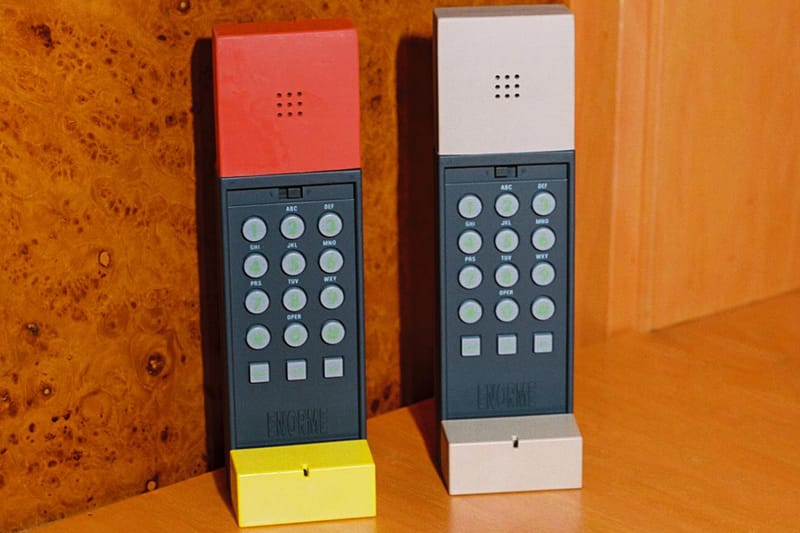 500 Telefones Raros Projetados por Ettore Sottsass Foram Descobertos em 2025 — Agora Estão à Venda