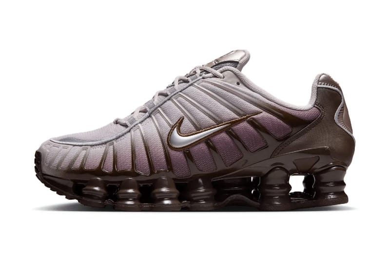 O Nike Shox TL surge em 'Chocolate Raspberry'