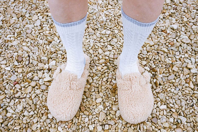 SUICOKE x Gimme Five se unem para lançar os chinelos Pilo com pelúcia