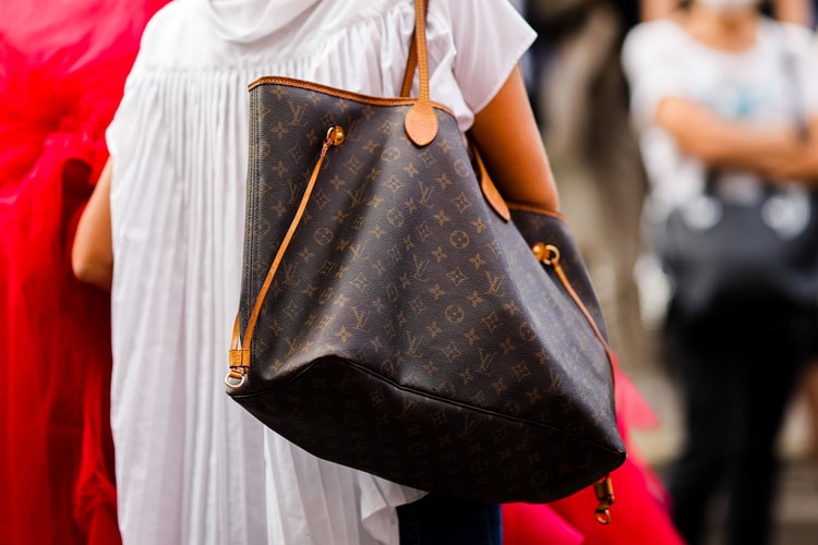 Louis Vuitton aumenta preço da bolsa Neverfull GM nos EUA