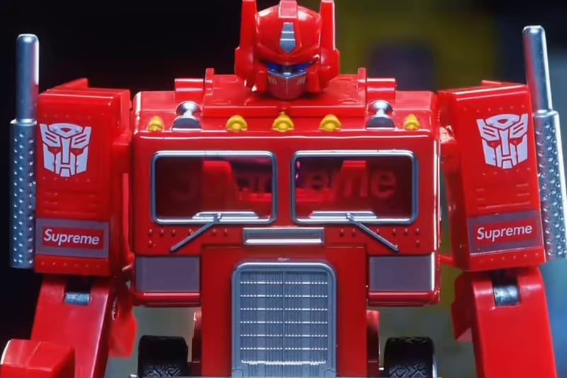 Supreme criou uma figura do Optimus Prime