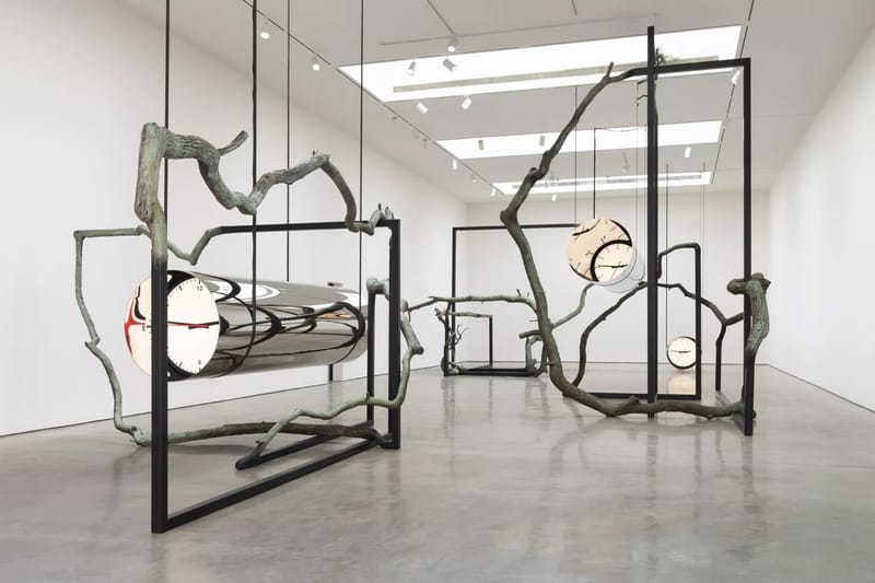 Alicja Kwade Esculpe a Forma do Tempo em 'Telos Tales'