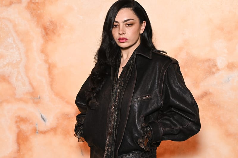 Cinco Anos Depois, o Videoclipe "party 4 u" de Charli XCX Chegou