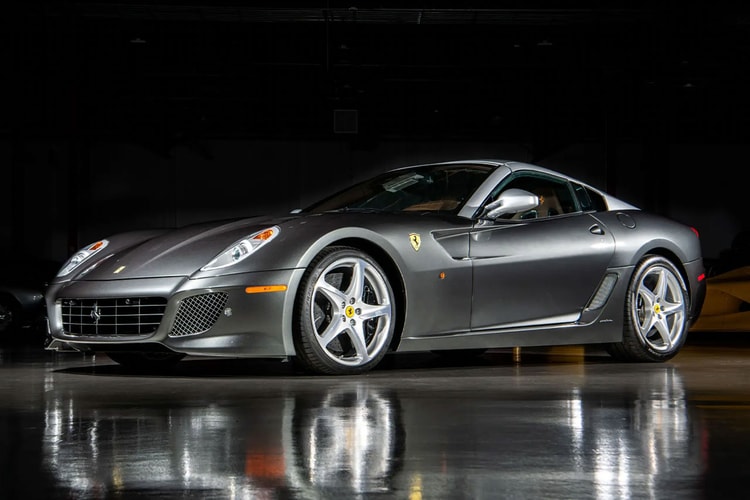 Ultrarrara Ferrari SA Aperta em Grigio Silverstone sobre Cioccolato vai a leilão