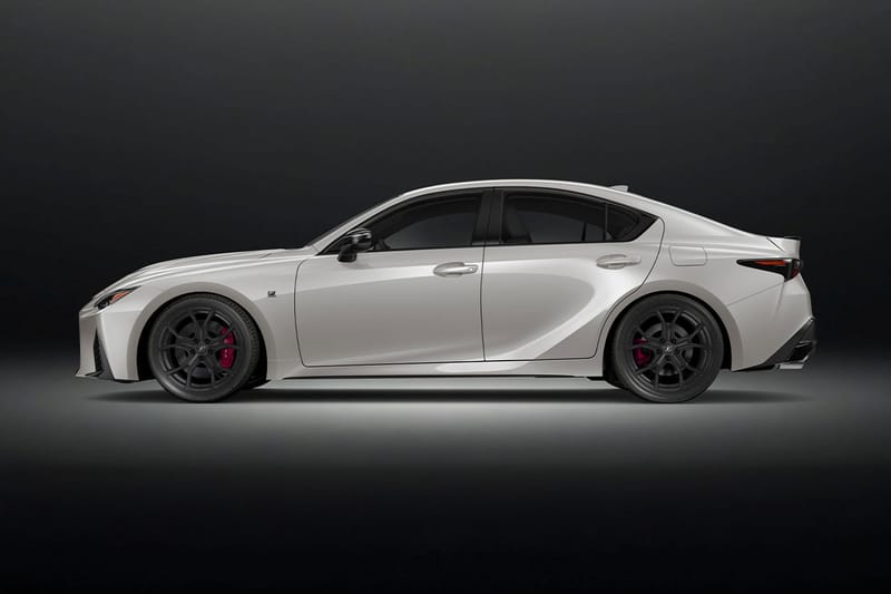 Lexus revela a 2025 IS 500 Ultimate Edition