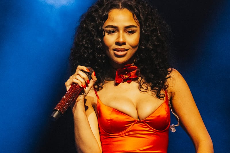 Mariah The Scientist retorna com 'Burning Blue'